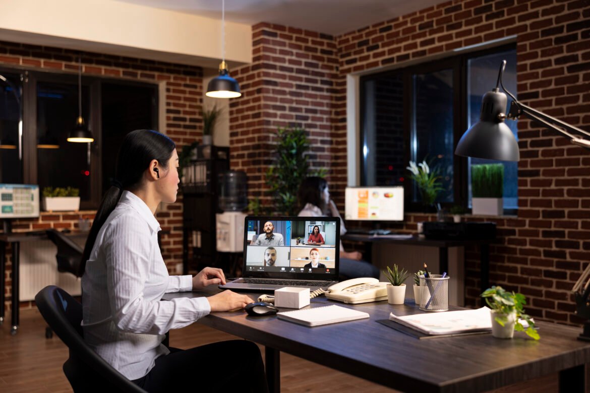 Building Resilient Teams: Employee Wellbeing in Hybrid Workplaces